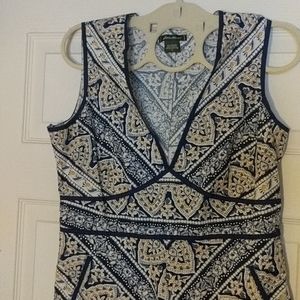 Eddie Bauer patterned v-neck dress size 6